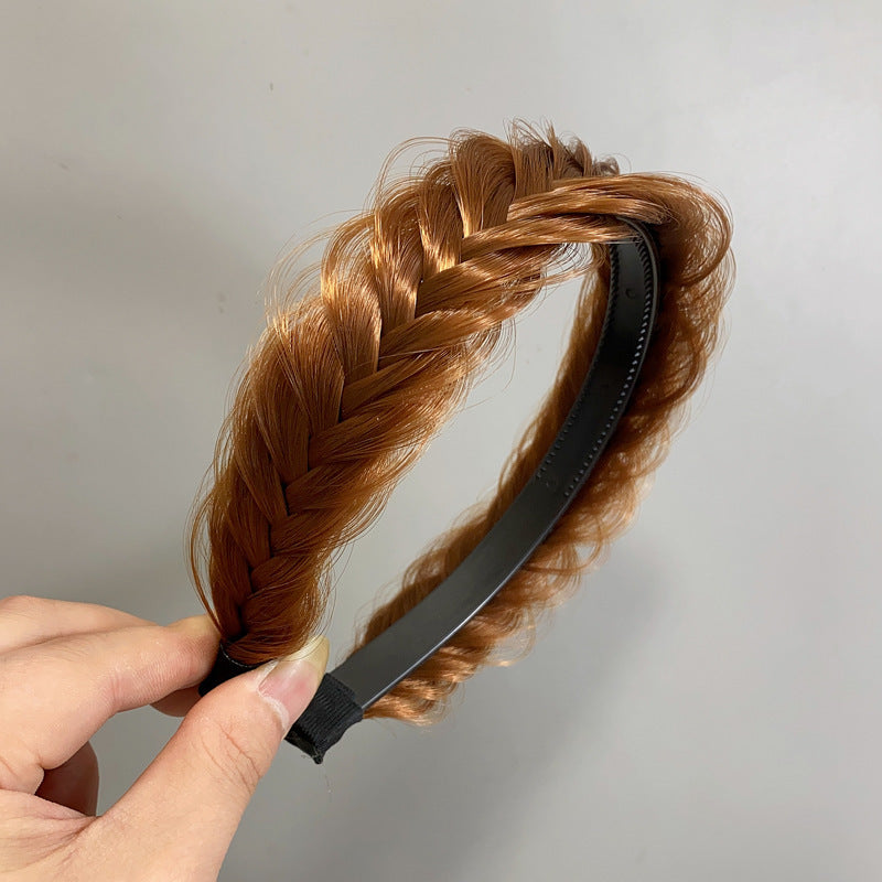 Stylish hairband suitable for special occasions