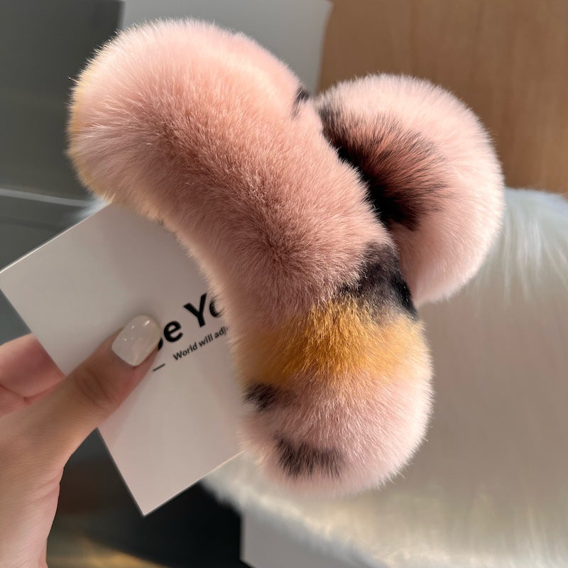 Elegant leopard print rabbit fur claw clip design