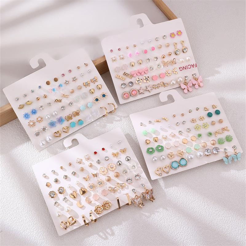 Variety of 30 pairs of earrings in a set
