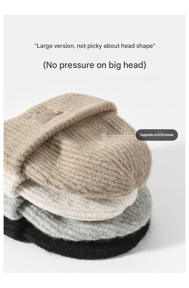 Chic and warm knit hat in light khaki