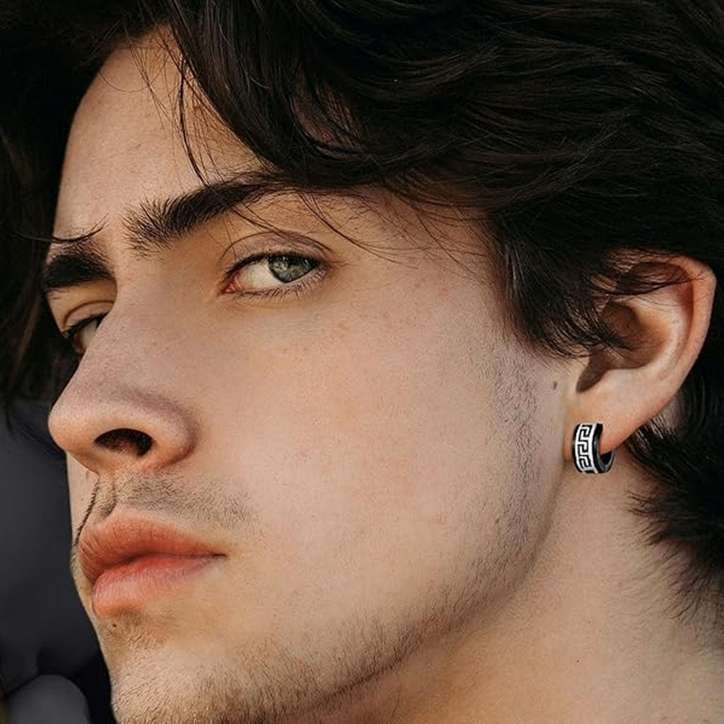 Geometric ear cuff design close-up