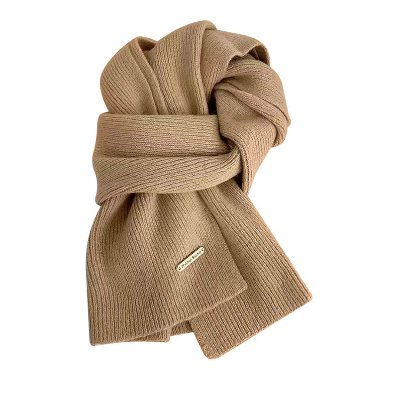 Soft and durable knitted scarf for everyday use