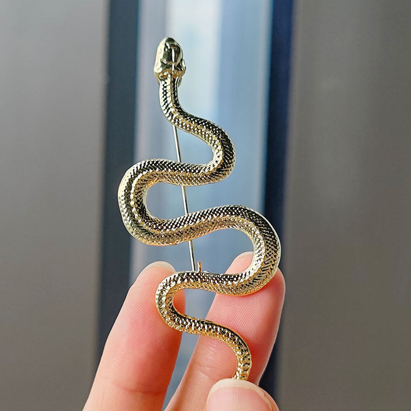 Snake brooch worn by a model